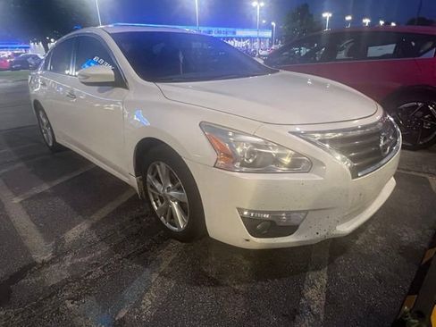 Used 2013 Nissan Altima 2.5 SV w/ 2.5SV Convenience Pkg FWD image 3