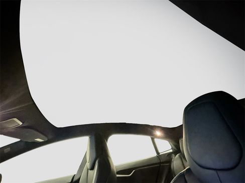 Used 2020 Tesla Model S Long Range image 22