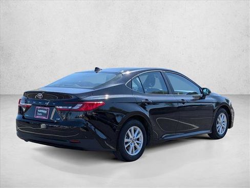 Used 2025 Toyota Camry LE image 5