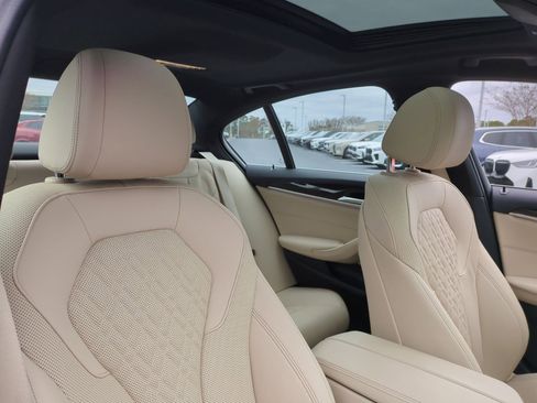 Used 2023 BMW 540i xDrive w/ Premium Package image 33