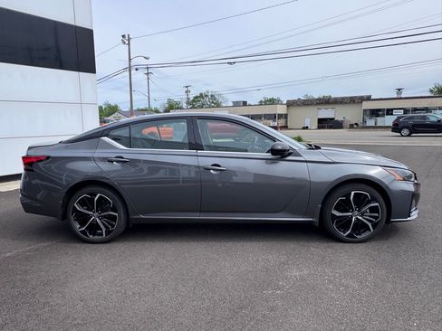 Used 2024 Nissan Altima 2.5 SR w/ SR Premium Package AWD/4WD image 6