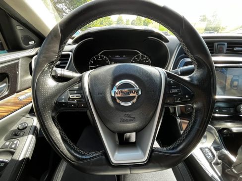 Used 2017 Nissan Maxima Platinum w/ Interior Lighting Package FWD image 20