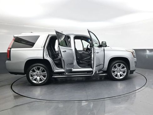 Used 2019 Cadillac Escalade Premium Luxury image 39
