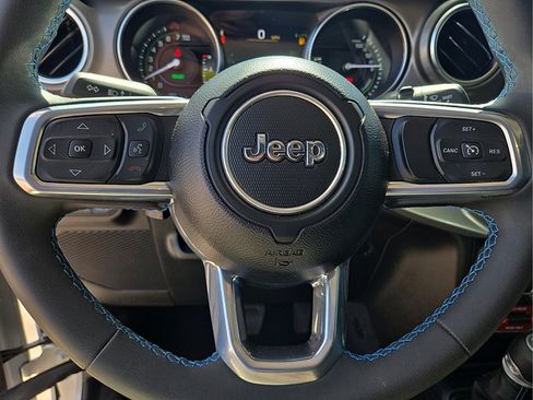 Used 2023 Jeep Wrangler Unlimited Rubicon 4xe AWD/4WD image 31