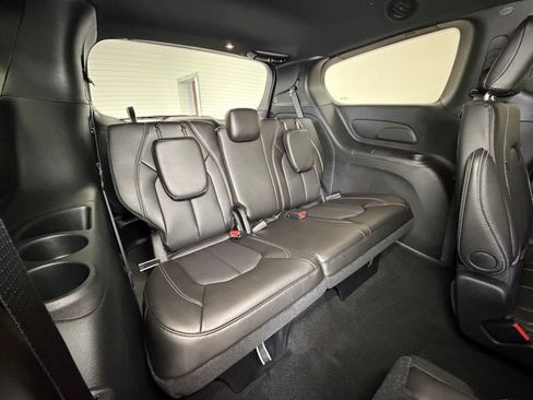 New 2026 Chrysler Pacifica Select AWD/4WD image 9