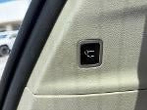 Used 2021 Chrysler Pacifica Touring-L w/ Premium & Safety Sphere Group FWD image 33