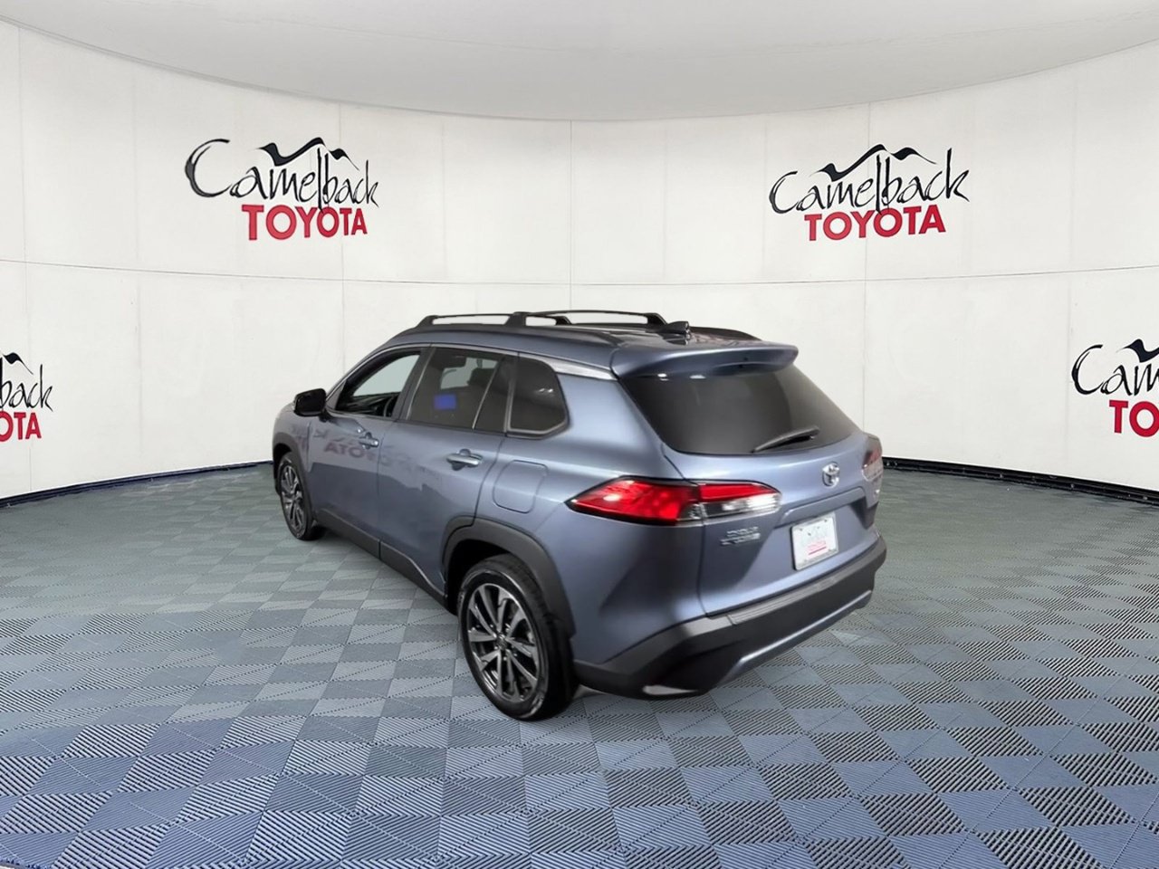 Used 2025 Toyota Corolla Cross XLE w/ Convenience Package FWD image 8
