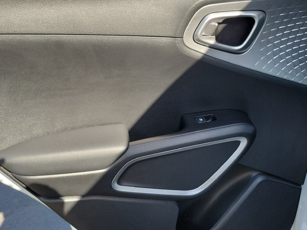 Used 2021 Kia Soul LX FWD image 13