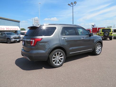 Used 2017 Ford Explorer Limited w/ Equipment Group 301A AWD/4WD image 5