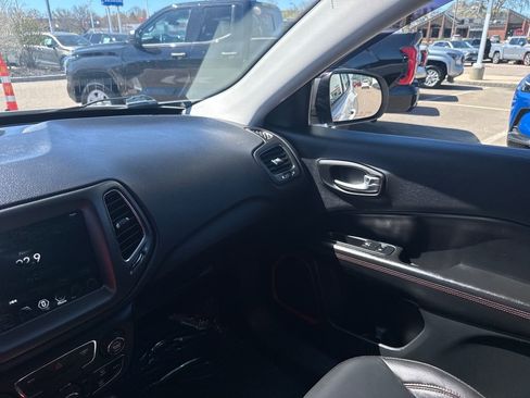 Used 2019 Jeep Compass Trailhawk AWD/4WD image 26