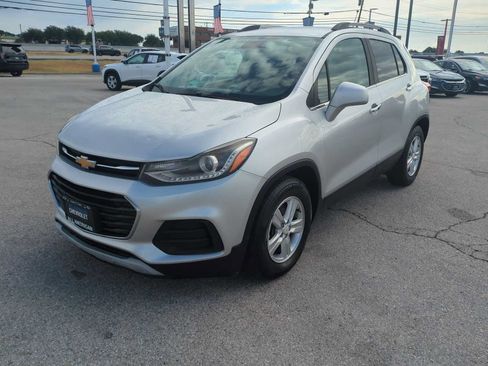 Used 2018 Chevrolet Trax LT w/ LT Convenience Package FWD image 4