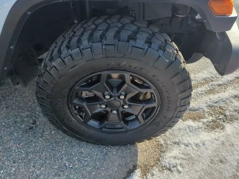 Used 2023 Jeep Gladiator Willys image 11