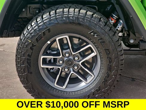New 2025 Jeep Gladiator Mojave w/ Convenience Group AWD/4WD image 37