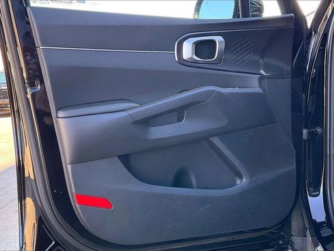 Used 2025 Kia Sorento S image 23