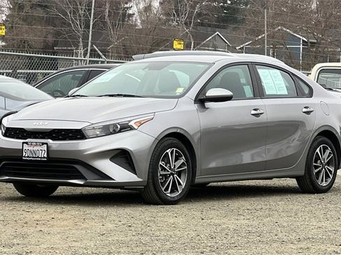 Used 2023 Kia Forte LXS image 11