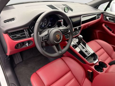 Used 2026 Porsche Macan AWD/4WD image 4
