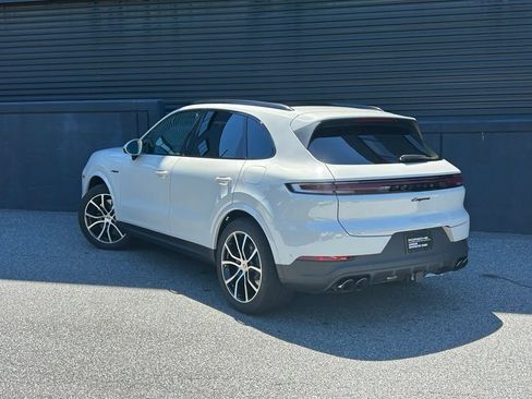 Certified 2026 Porsche Cayenne E-Hybrid AWD/4WD image 8
