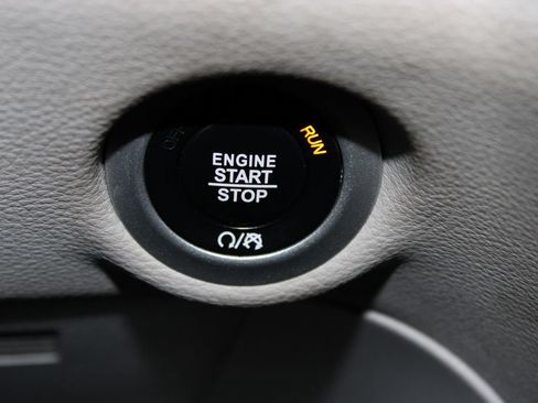Used 2022 Chrysler Pacifica Limited FWD image 46