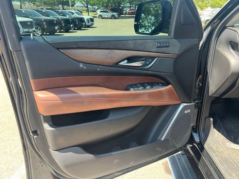 Used 2018 Cadillac Escalade Premium Luxury AWD/4WD image 9
