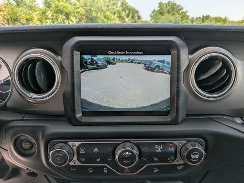 Used 2018 Jeep Wrangler Unlimited Rubicon AWD/4WD image 24