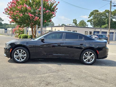 Used 2020 Dodge Charger SXT AWD/4WD image 4