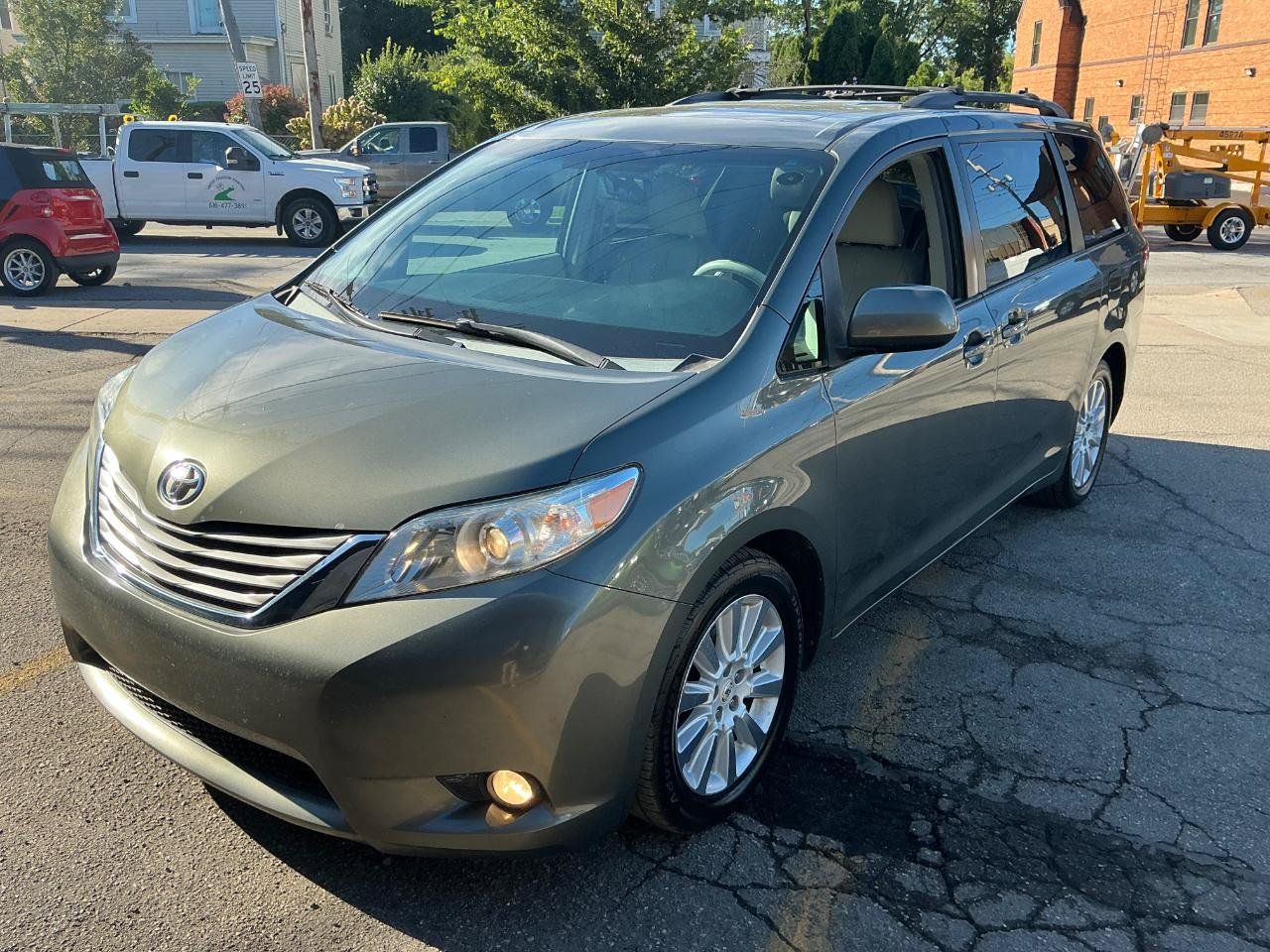 Used 2012 Toyota Sienna AWD image 8