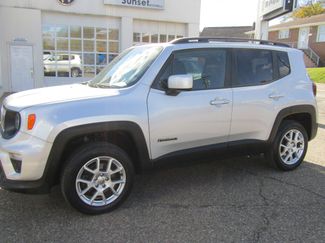 Used 2019 Jeep Renegade Latitude w/ UConnect 8.4 Nav Group video 2