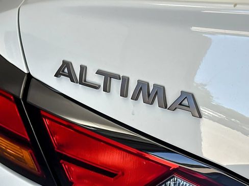 Used 2025 Nissan Altima 2.5 SV FWD image 24