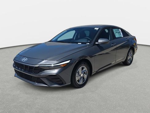 Used 2026 Hyundai Elantra SE FWD image 35