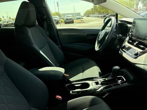 Used 2022 Toyota Corolla LE w/ Carpet Mat Package (TMS) FWD image 6