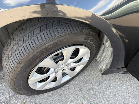 Used 2020 Toyota Corolla LE FWD image 7