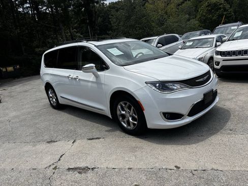 Used 2020 Chrysler Pacifica Limited FWD image 4