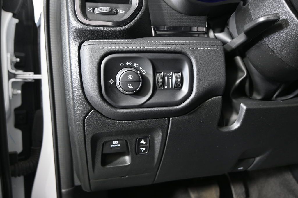 Used 2024 RAM 1500 Limited AWD/4WD image 26