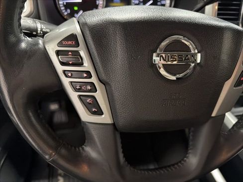 Used 2018 Nissan Titan SV w/ SV Convenience Package image 15