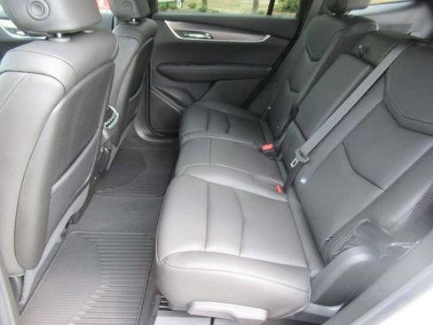 New 2025 Cadillac XT6 Luxury image 28