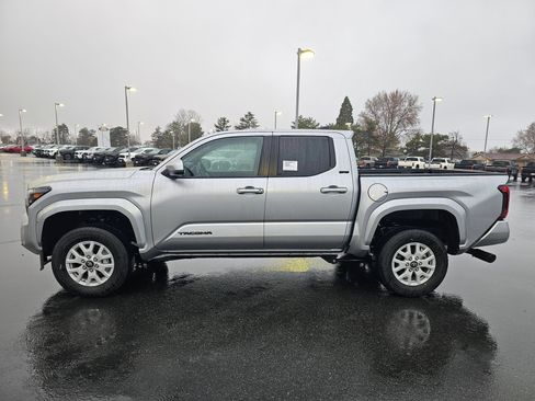 Used 2026 Toyota Tacoma SR5 AWD/4WD image 2