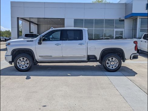 Used 2024 Chevrolet Silverado 2500 High Country w/ High Country Premium Package image 9