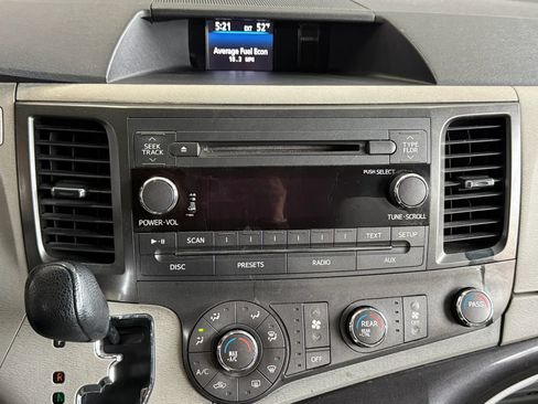 Used 2012 Toyota Sienna LE FWD image 15