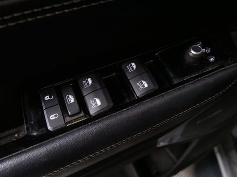 Used 2022 Jeep Wagoneer Series III w/ Rear Seat Video Group 1 AWD/4WD image 14