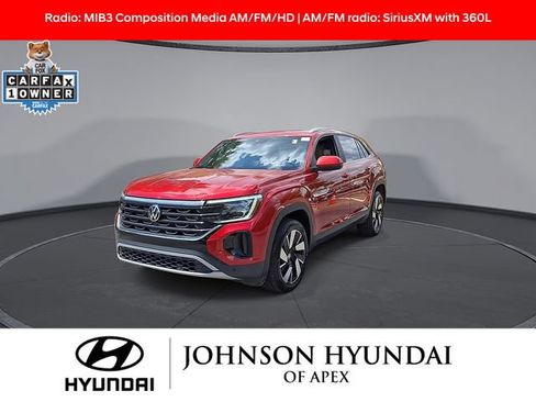 Used 2024 Volkswagen Atlas Cross Sport SE w/ Panoramic Sunroof Package FWD image 3
