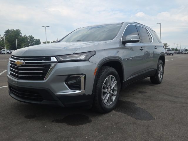 Used 2023 Chevrolet Traverse LT FWD image 2