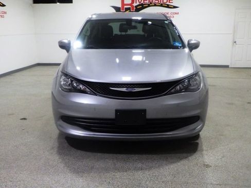 Used 2019 Chrysler Pacifica L FWD image 6