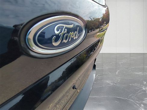 Used 2018 Ford EcoSport SE w/ SE Convenience Package image 9