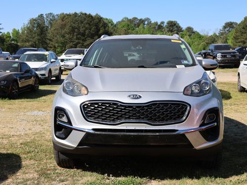 Used 2020 Kia Sportage EX image 3