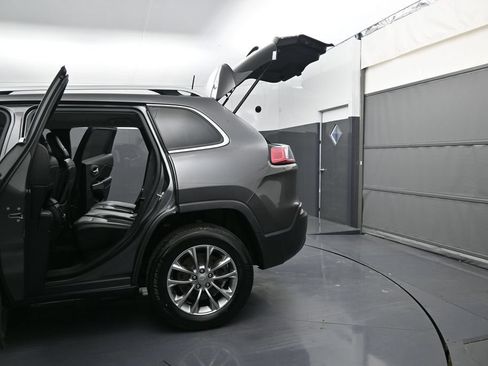 Used 2019 Jeep Cherokee Latitude Plus AWD/4WD image 12