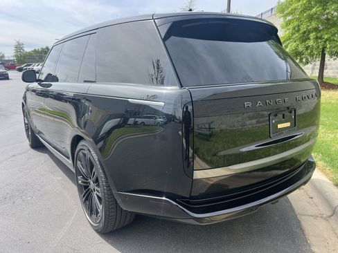 Used 2024 Land Rover Range Rover Long Wheelbase SE image 5