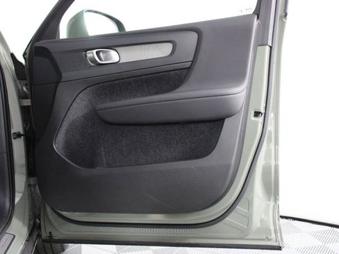 Certified 2025 Volvo XC40 B5 Core image 21