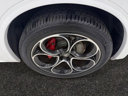 Used 2022 Alfa Romeo Stelvio Veloce image 9