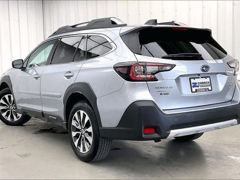 Used 2023 Subaru Outback Touring AWD/4WD image 11