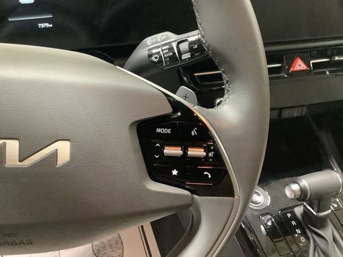 Certified 2025 Kia Niro EX FWD image 21